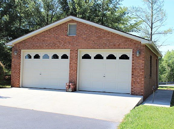 5th image of 460 Frisco Ln