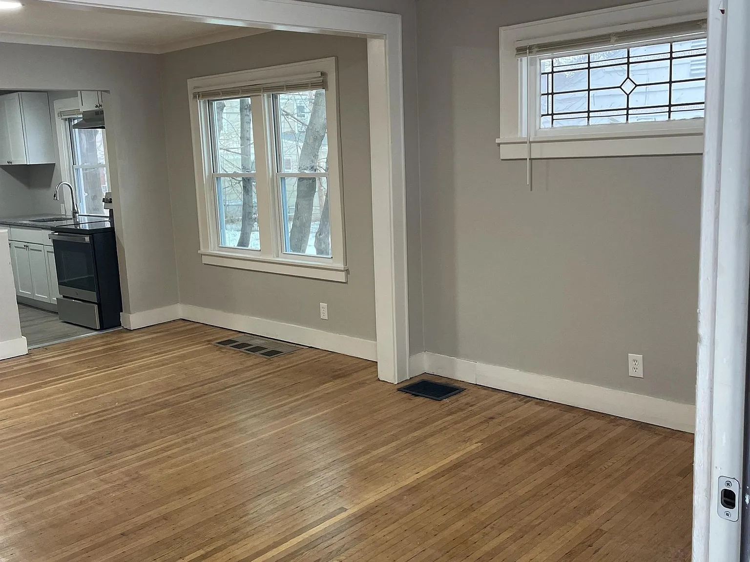 3 bed, 1.0 bath, 1182 sqft, $1,675 — Photo 2