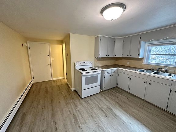 3rd image of 24 Aldrich St APT 2R