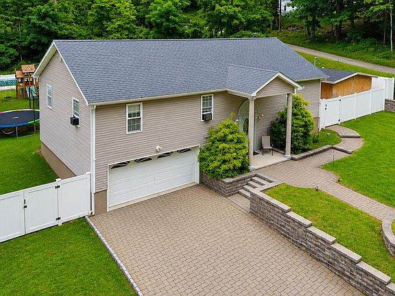 2nd image of 23 Hazelwood Road N