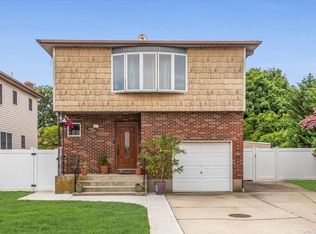 227 Caryl Ct, Lawrence, NY 11559