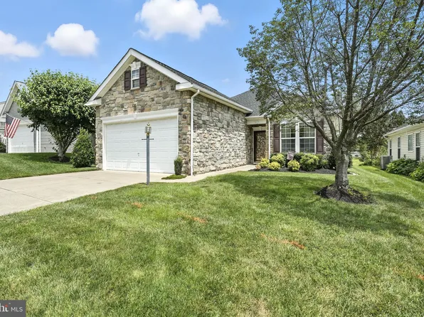 17452 Four Seasons Dr, Dumfries, VA 22025