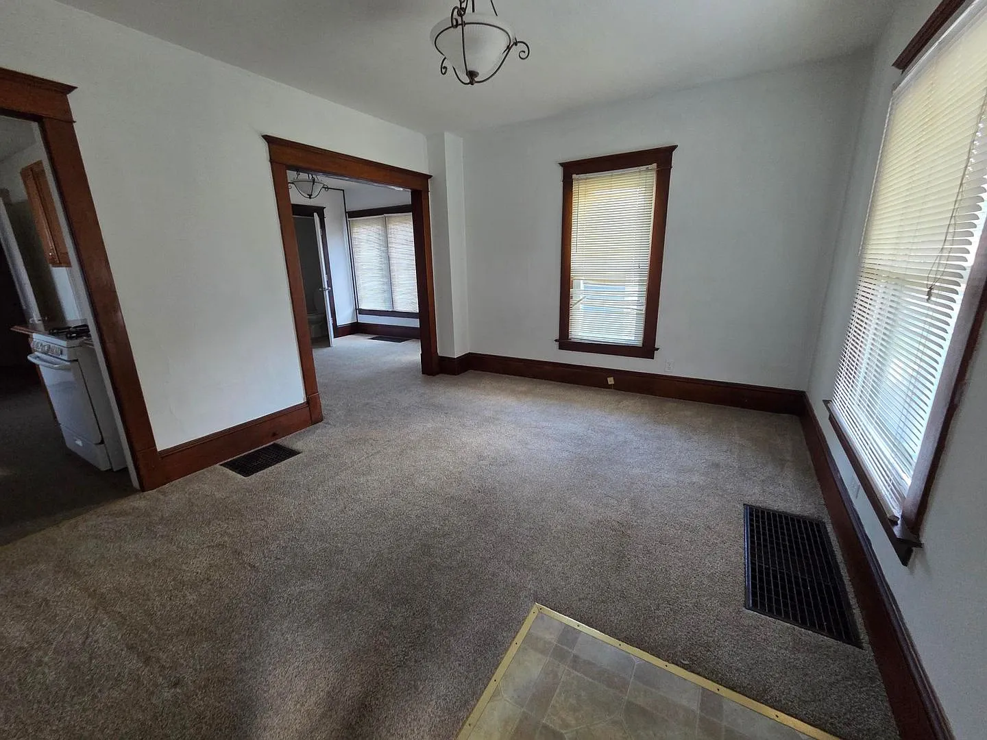 2-bedroom 1.5 bath two story single family home — Photo 3