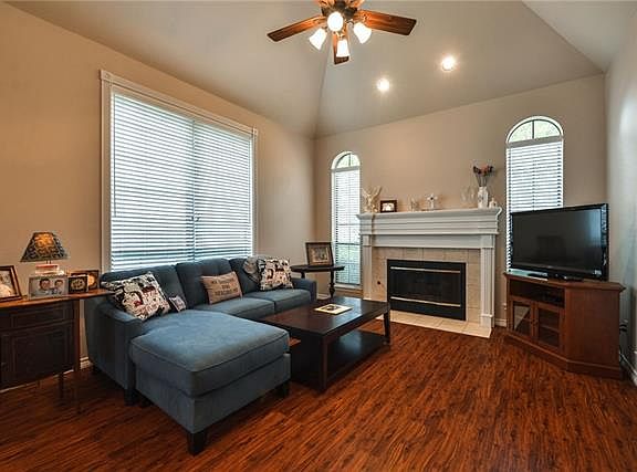 3rd image of 1501 Iroquois Cir