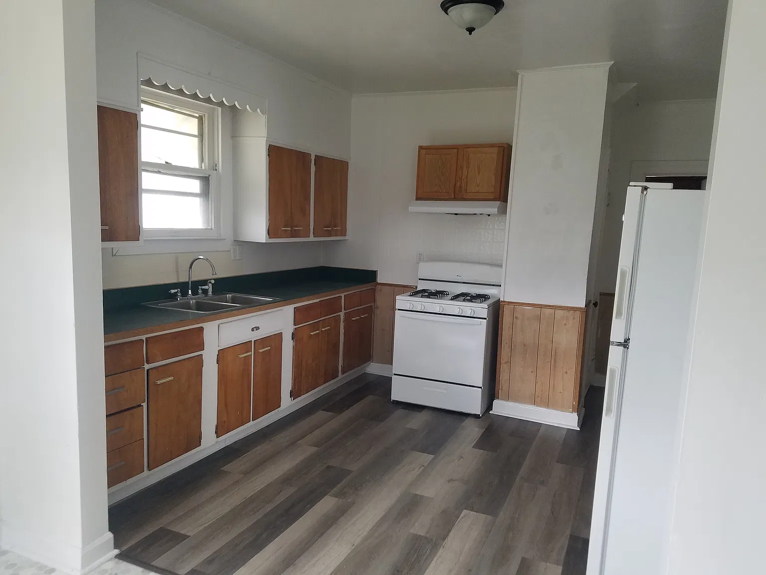 3 bed, 1442 sqft, $1,100 — Photo 2