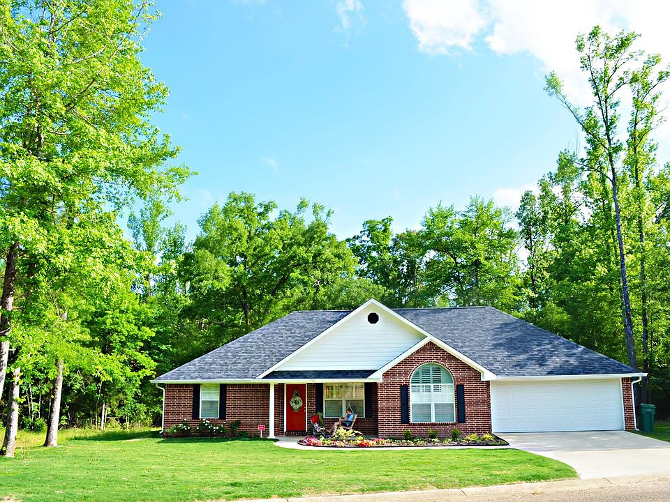 1st image of 300 Oaklyn Dr