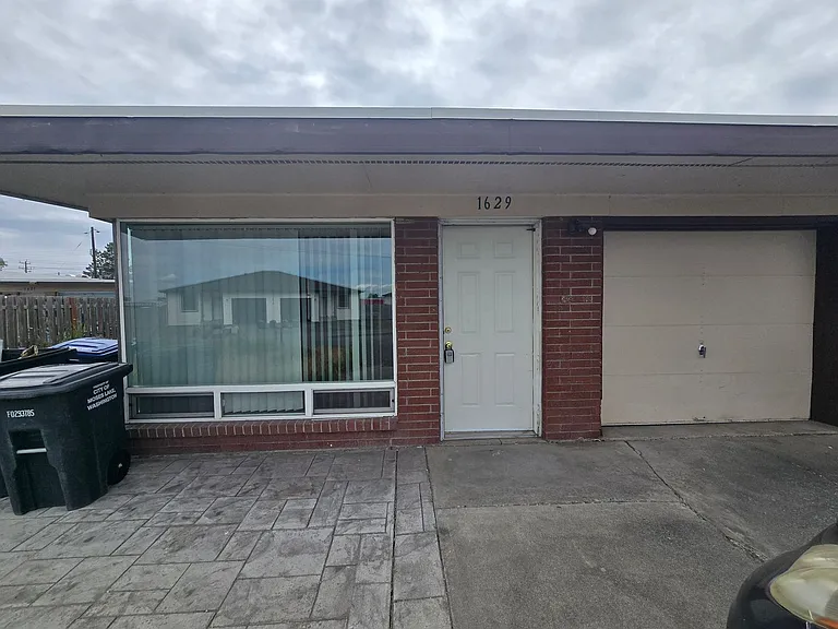 1619 W Pheasant St — Photo 6