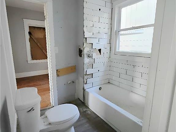 4th image of 5802 Thompson Ave