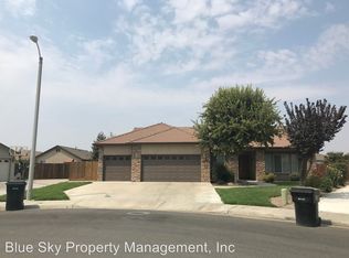 206 S Argyle Pl, Porterville, CA 93257