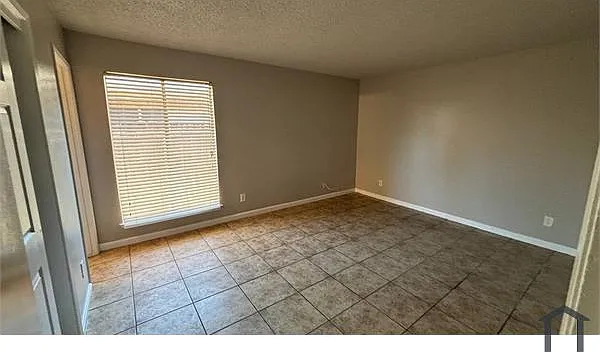 4050 N Benedict Ave — Photo 6