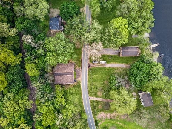 3rd image of 2952 River Rd