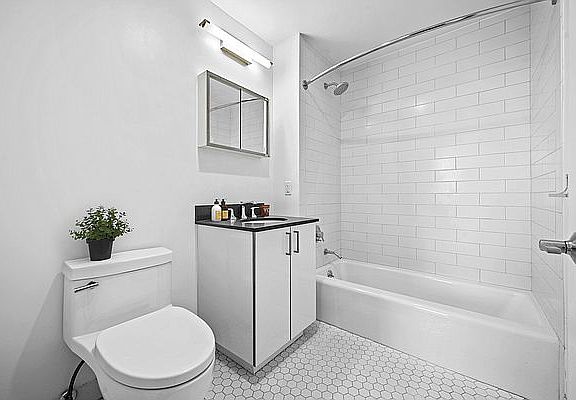 4th image of 2211 3rd Ave Unit 6-A