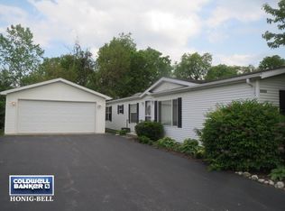 22555 S Woodside Dr, Channahon, IL 60410