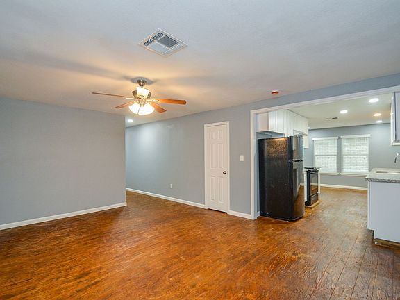 4th image of 7711 Peacock Park