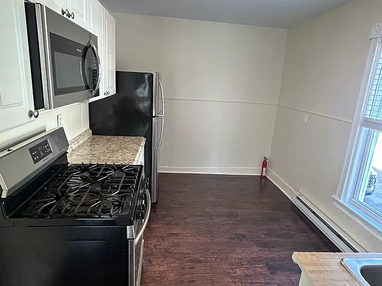 686 Bridge St #2 — Photo 2