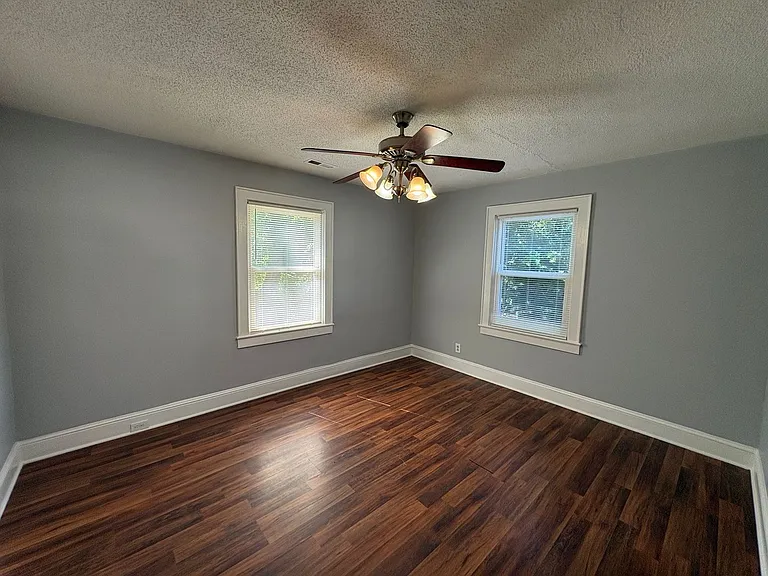 1832 Garibaldi Ave — Photo 10