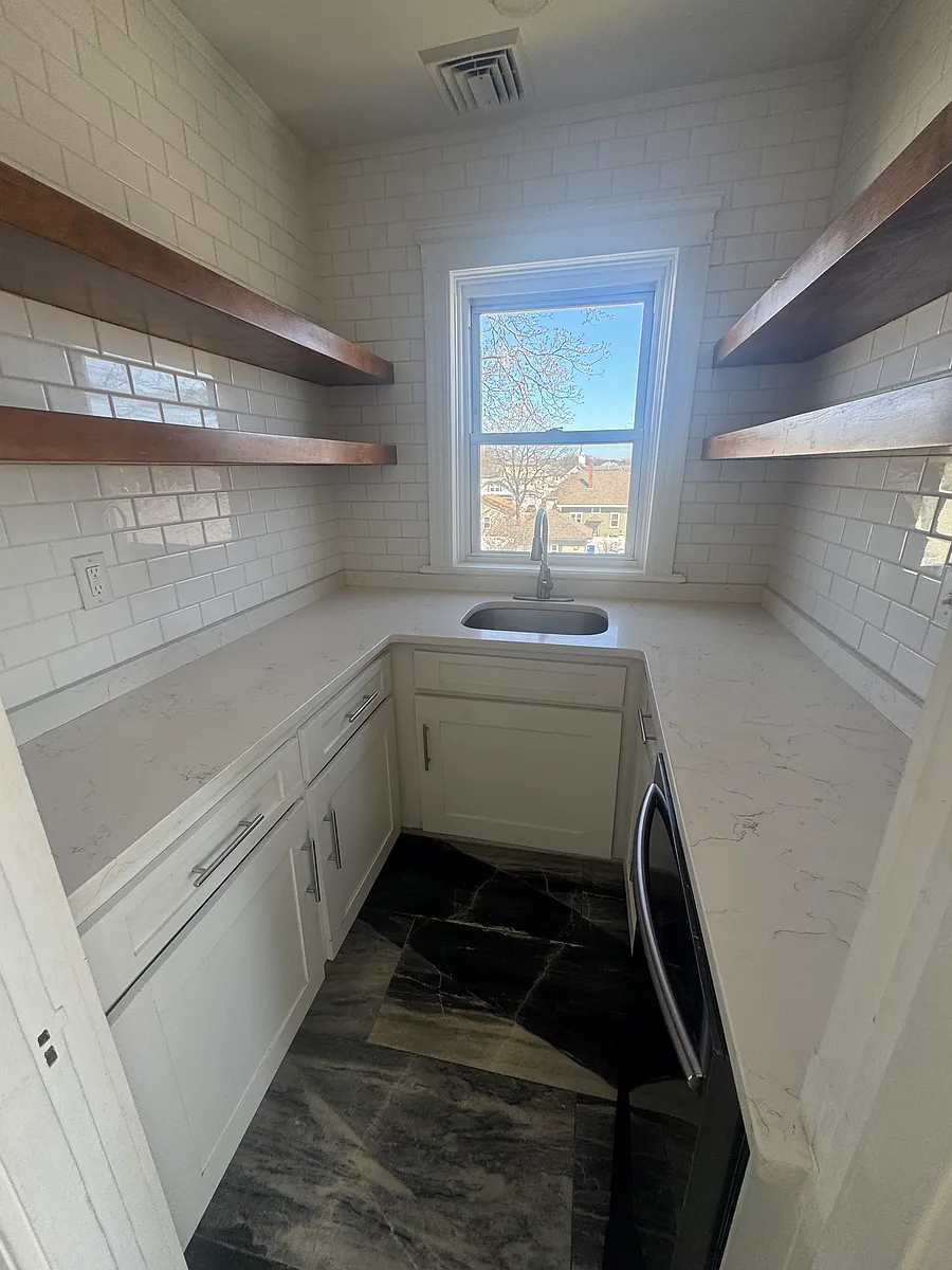 Building Photo - 39 Perrin Ave #3