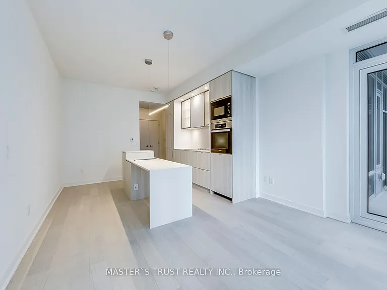11 Yorkville Ave #2507 — Photo 17