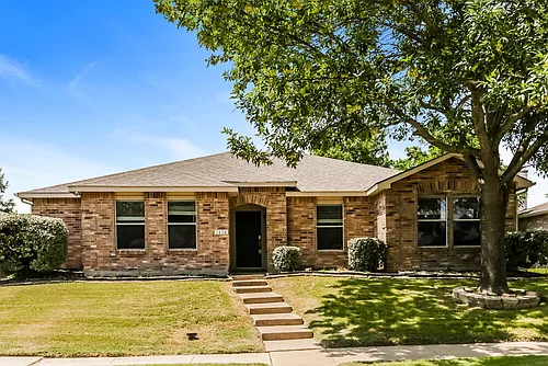 1616 Deerwood Dr Photo 1