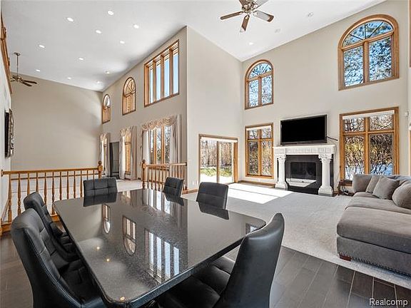 5th image of 6072 N Creek Ct