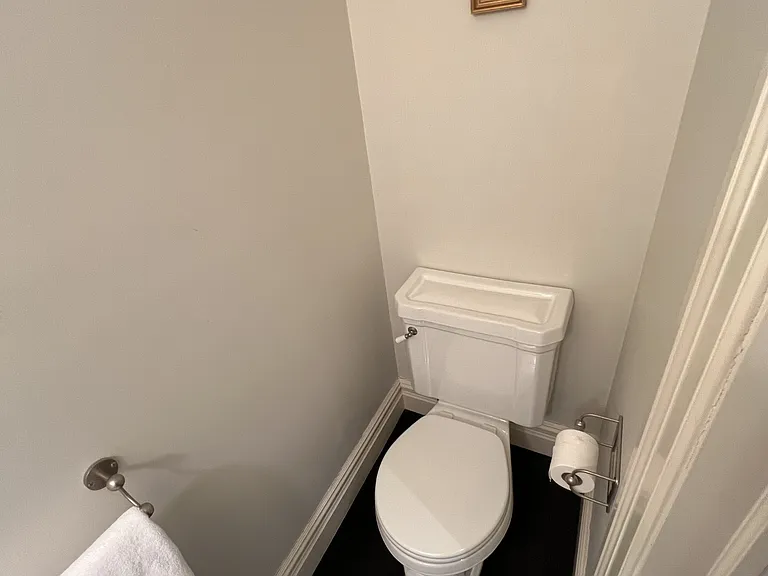 33 Christopher St — Photo 35