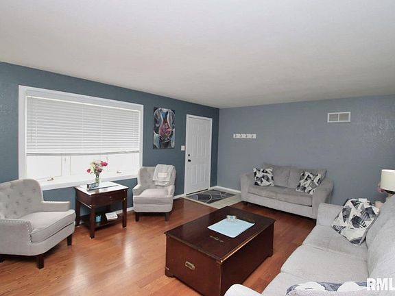 3rd image of 6409 N Oakbrook Ct