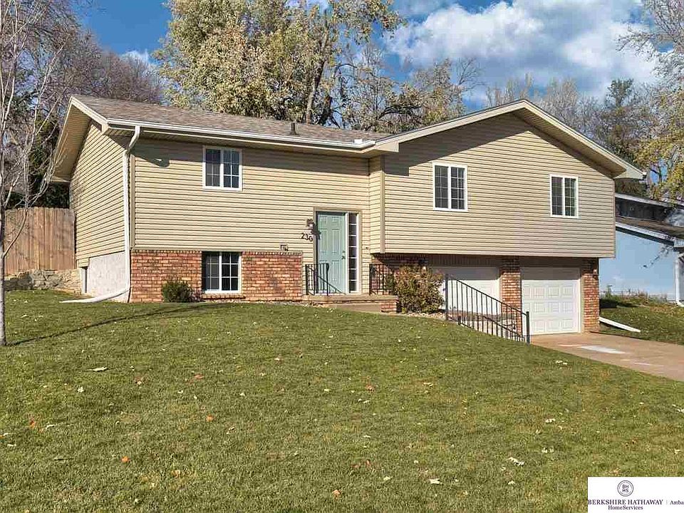 1st image of 230 Windsor Dr