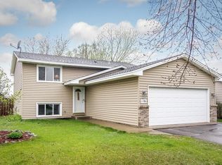 1196 Sapphire Ln, Shakopee, MN 55379