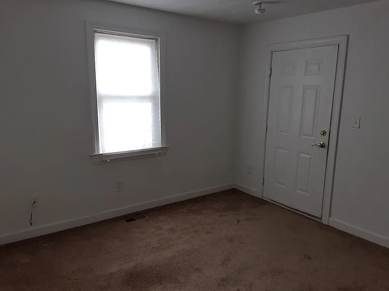 915 D St — Photo 15