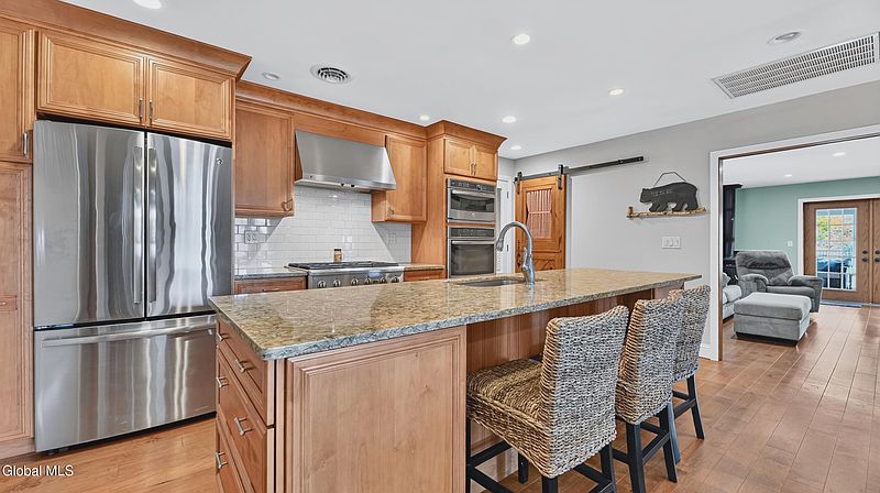 5th image of 541 Seven Hills Road