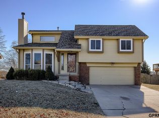 2413 Corn Dr, Papillion, NE 68046