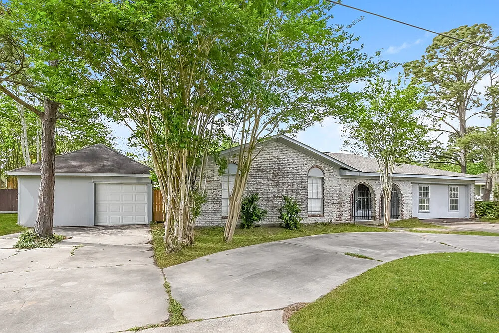 3 bed, 3.0 bath, 2710 sqft, $2,220 — Photo 3