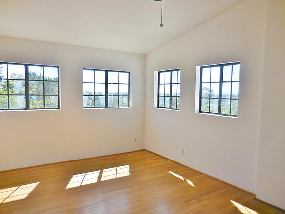 5th image of 1230 E De La Guerra St #1230