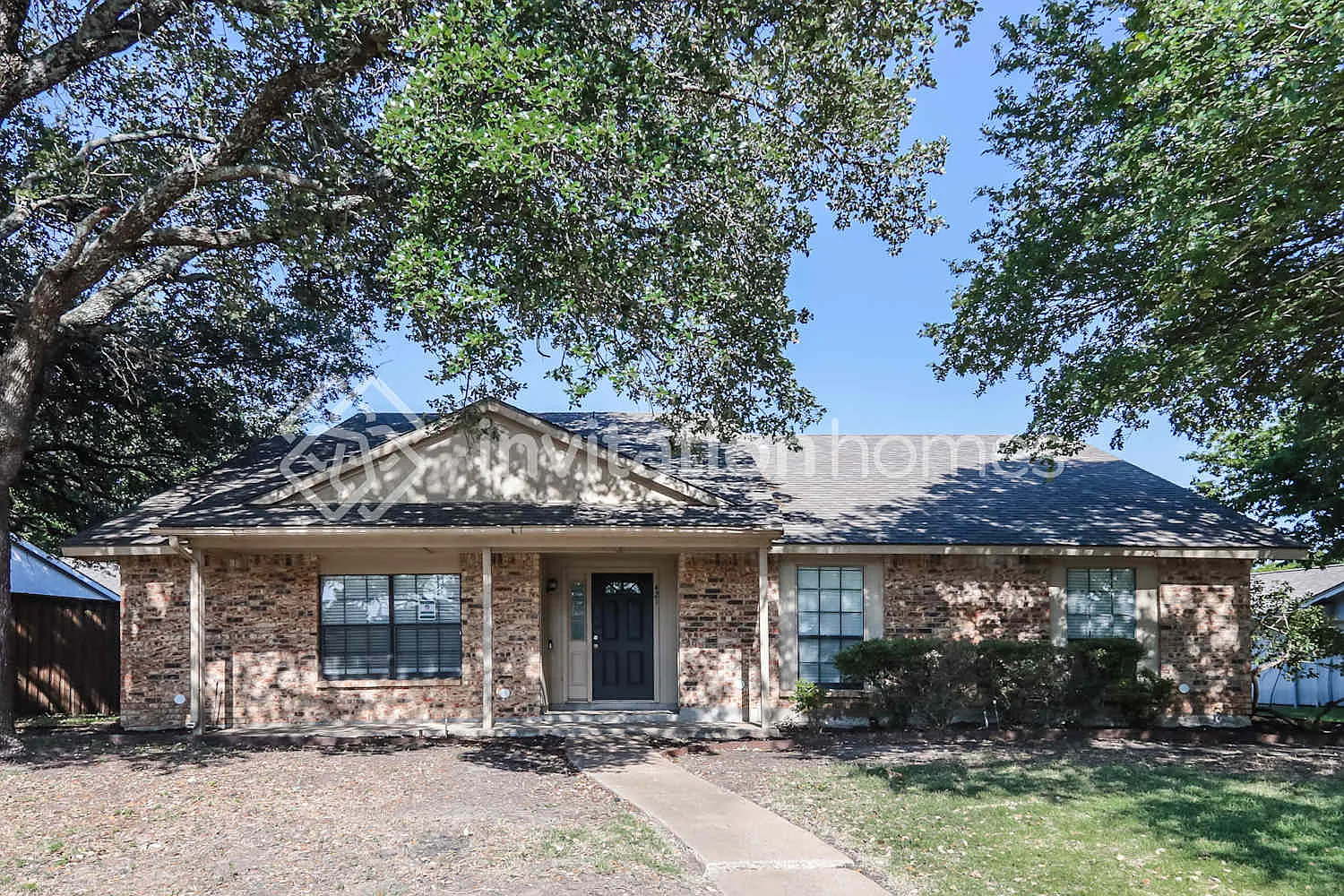421 Kingsbridge Dr Garland, TX 75040 — Photo 1