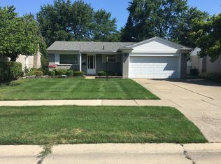 32284 Barton St, Garden City, MI 48135