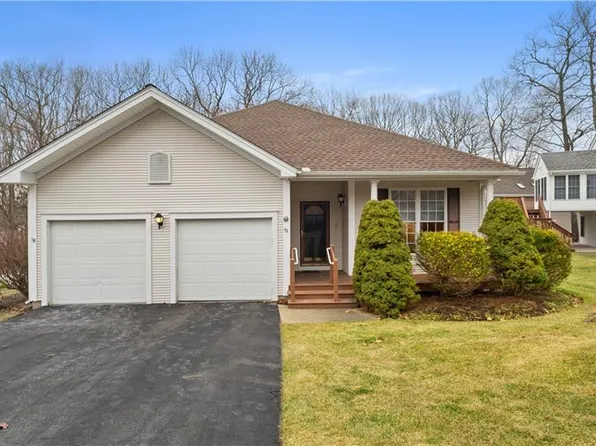 19 Rimwood Dr, Smithfield, RI 02917