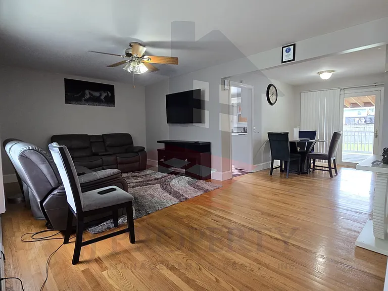 104 Robinson St — Photo 7