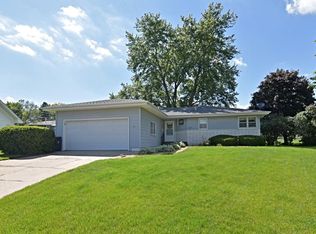 2001 Skyline Dr, Marshalltown, IA 50158