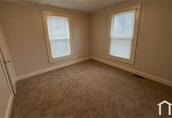5th image of 111 Hill St