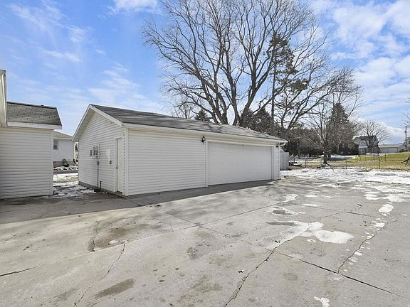 4th image of 111 West Main Street