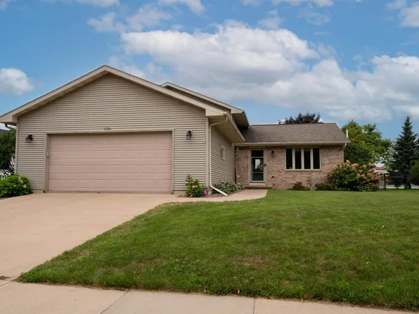 1795 Woodstock St, Oshkosh, WI 54904