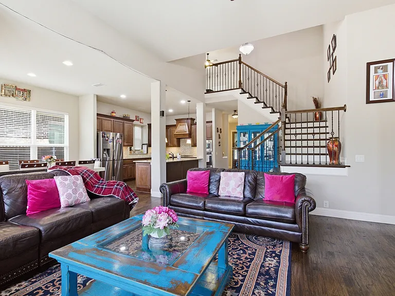 2304 Lynbridge Cir — Photo 8