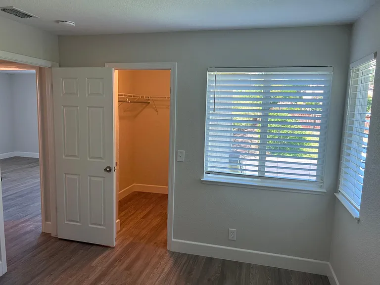 2454 Whispering Oaks Dr — Photo 15