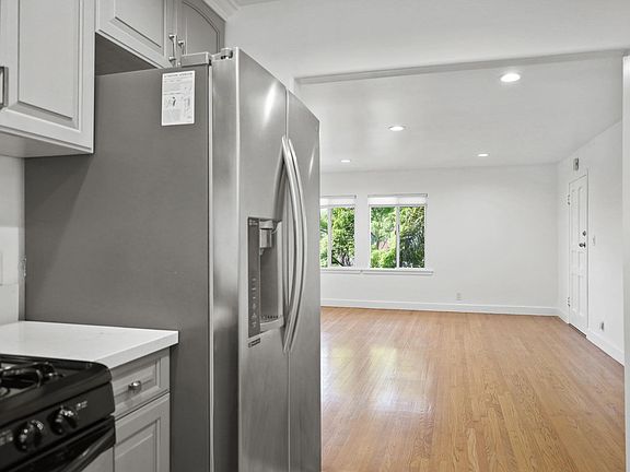 3rd image of 2420 W Sunset Blvd #3