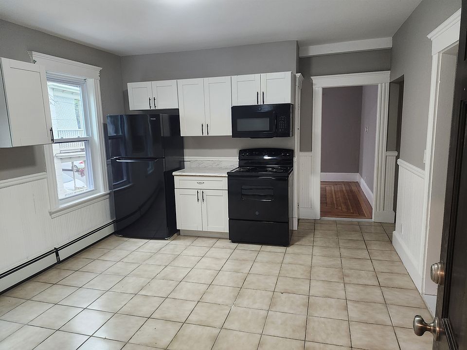 New Never used Refigerator and eletric range.