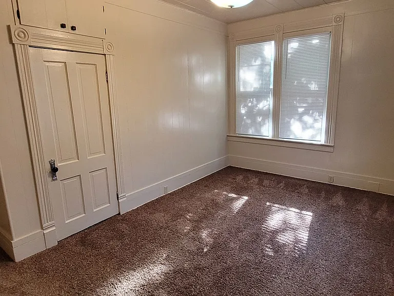 221 N Holly St — Photo 10