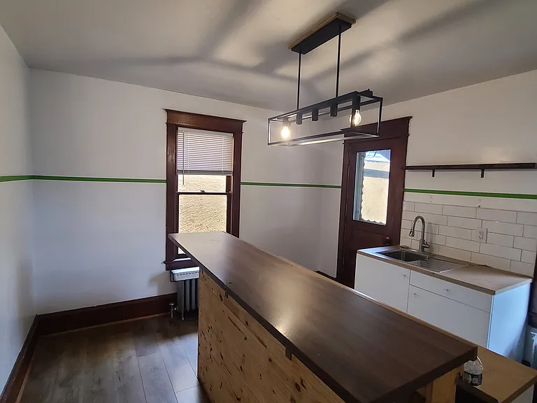 703 W Race St — Photo 17