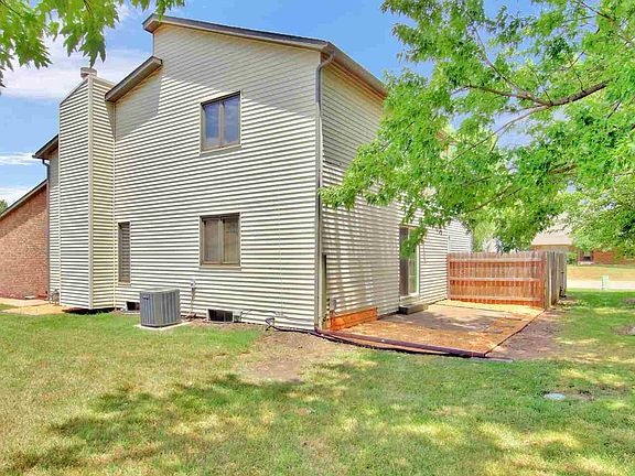 5th image of 2417 N Walden Dr APT 102