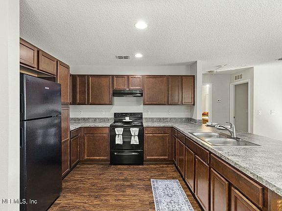 5th image of 8516 COCOA Avenue