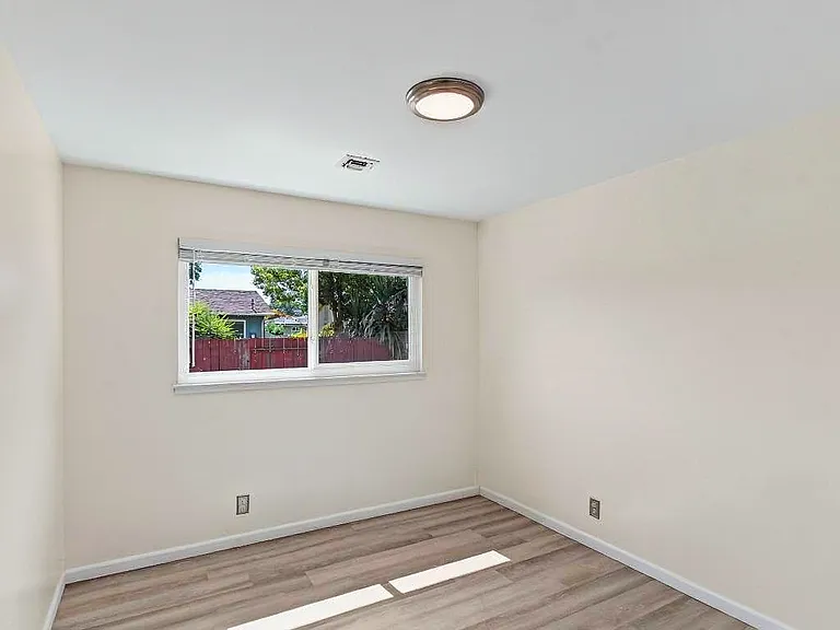 175 Barker St — Photo 15